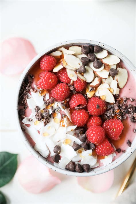 Strawberry Smoothie Bowl - Jessi's Kitchen