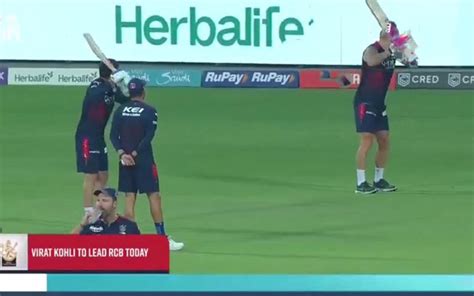 Virat Kohli imitates Faf du Plessis' batting stance during RCB's ...