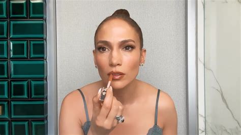 Jennifer Lopez’s Guide to Glowing Skin and “Lightbulb” Contouring | Vogue