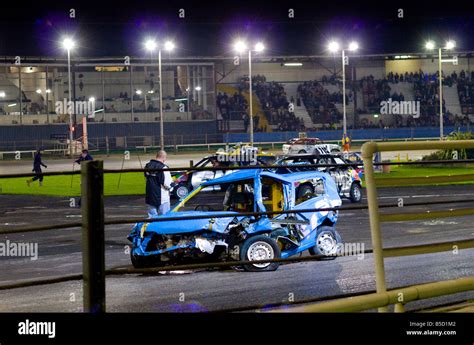 Banger Racing at Wimbledon Stadium Stock Photo, Royalty Free Image: 20570370 - Alamy