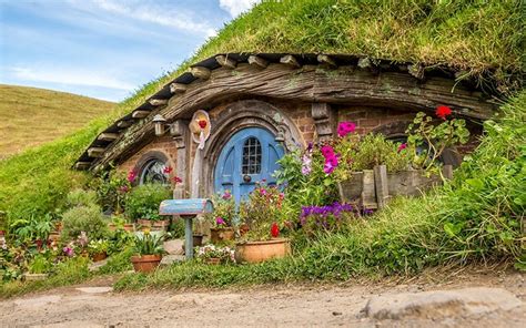 7 Hobbit House Airbnbs to Transport You To Middle Earth - FanBolt