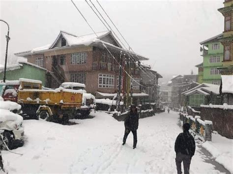 Sikkim, North Bengal receive fresh snowfall - North East Rising