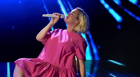 Katy Perry Gives First Performance of ‘Daisies’ During ‘American Idol ...