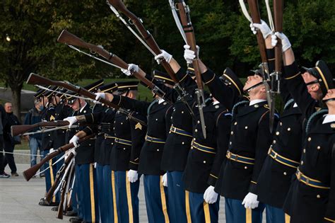 US Air Force Honor Guard Drill Team wows crowd at Lincoln Memorial ...