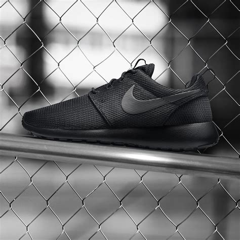 A sleek new addition to the Roshe Run family, the Nike Roshe Run ...