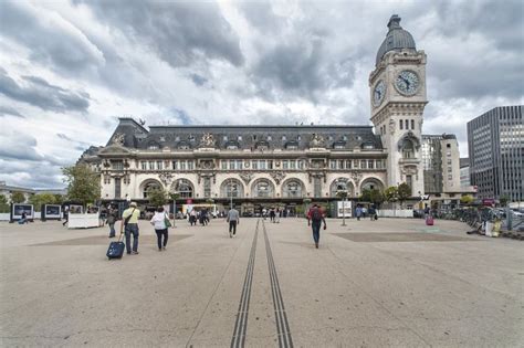 Gare De Lyon in Paris, Facade View Editorial Stock Image - Image of museum, monument: 173015914