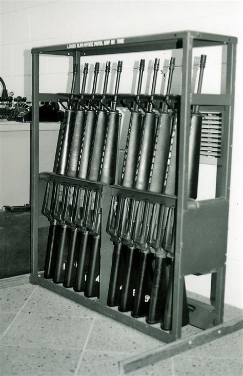 File:Rifle Rack.jpg - Wikimedia Commons