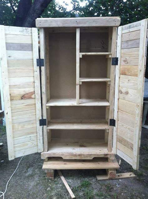 Recycled Wood Pallets Storage Cabinet | Pallet Ideas