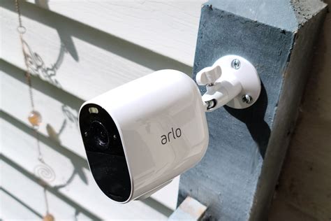 Arlo Pro 3 vs. Arlo Essential Spotlight | Digital Trends