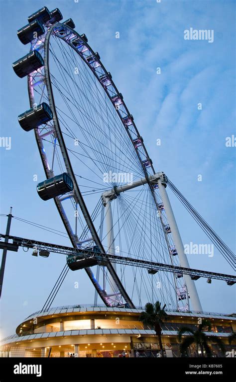 Ferris wheel Singapore Flyer Stock Photo - Alamy