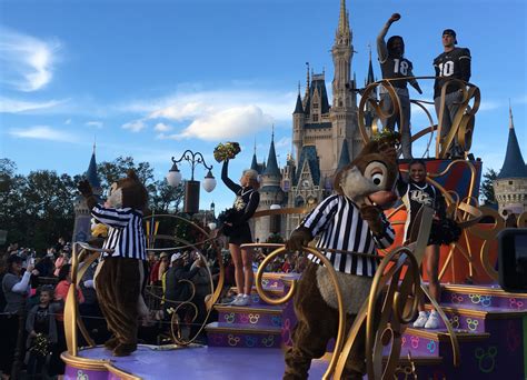 UCF Celebrates "National Championship" with Magic Kingdom Parade ...