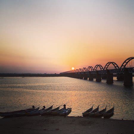 Godavari Bridge (Rajahmundry) - All You Need to Know BEFORE You Go - Updated 2021 (Rajahmundry ...