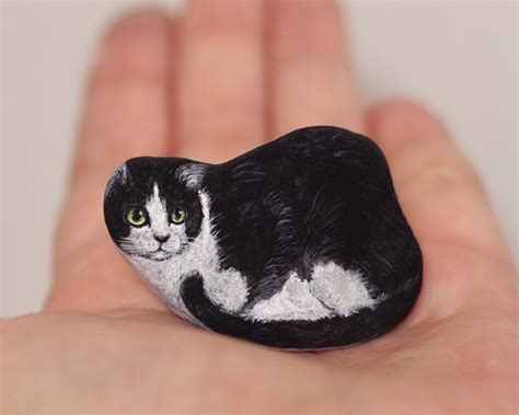 Stone Paintings Transform Rocks into Adorable Animals