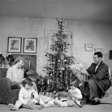 18 Vintage Christmas Photos From the 1940s and 1950s That Will Make You ...