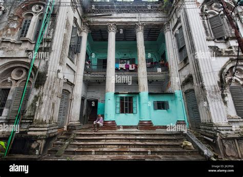 Puran dhaka architecture hi-res stock photography and images - Alamy