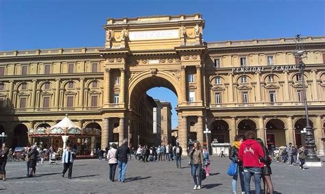 Piazza della Repubblica, Florence - Nomads Travel Guide