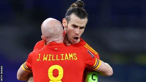 Gareth Bale: Wales captain salutes 'massive' win over Czech Republic - BBC Sport