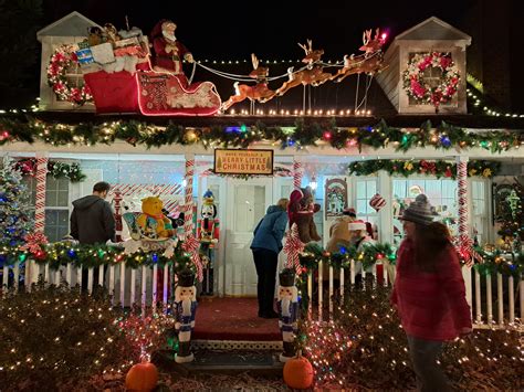 A long-running Christmas tradition ends at ‘iconic’ Arlington home - WTOP News