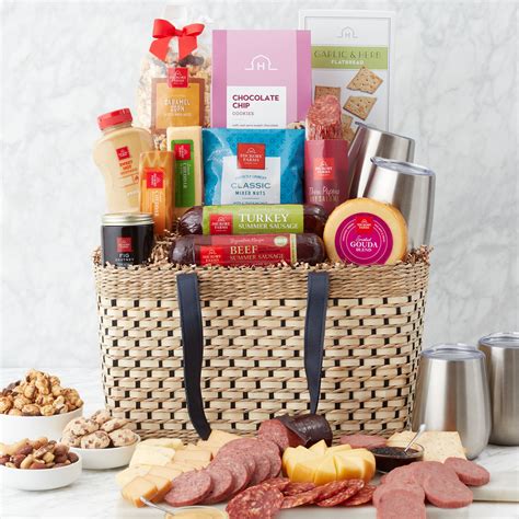 Deluxe Gourmet Picnic Gift Basket | Hickory Farms