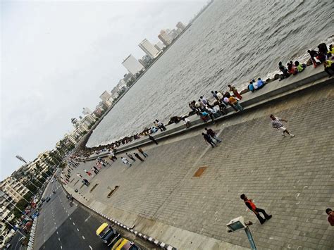 Stock Pictures: Marine Drive Mumbai - Photographs and Sketches