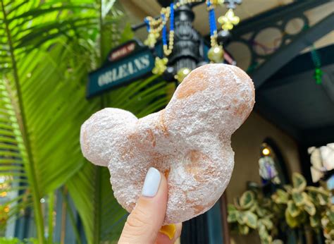 REVIEW: Mickey-Shaped Mint Chocolate Beignets Give Us a Taste of Mardi ...