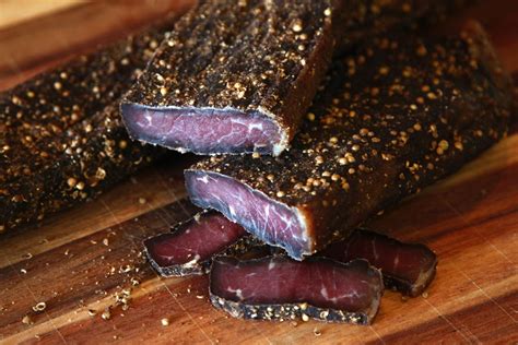 THE BASIC BILTONG RECIPE - The Boer & Butcher | Beef jerky recipes, Jerky recipes, Cured meat ...