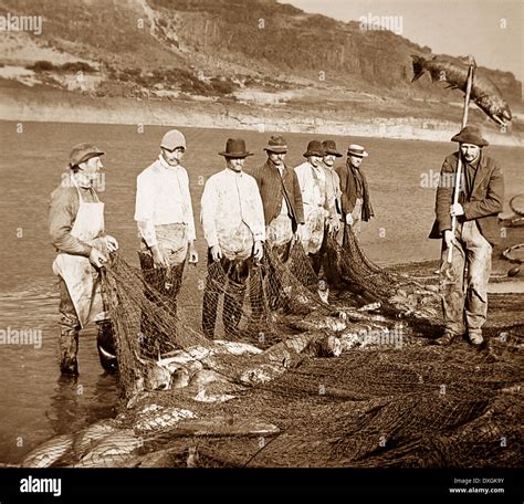 Salmon fishing Columbia River Oregon USA early 1900s Stock Photo - Alamy