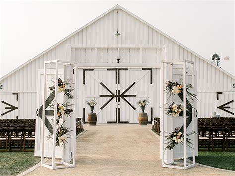 10 Rustic Barn Wedding Venues That Will Leave You Breathless