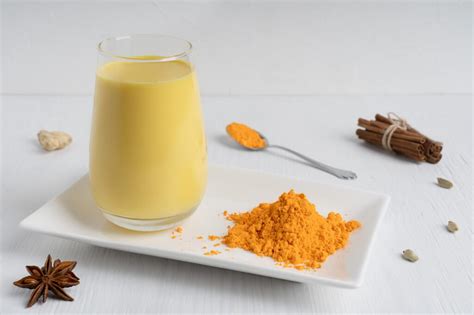 9 Incredible Benefits of Turmeric Milk for Your Skin and Health