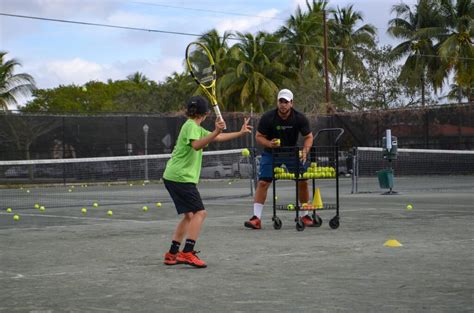 Private Lessons - Neighborhood Tennis