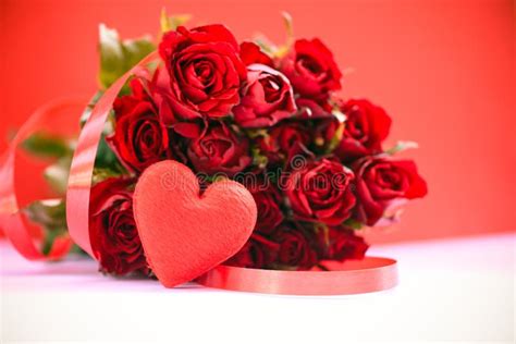 Flower Roses Bouquet on Red Background - Red Heart with Ribbon and Rose Romantic Love Valentine ...