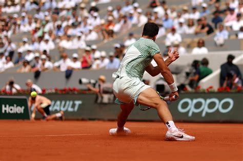 Carlos Alcaraz breaks tennis with this forehand winner | Tennis.com