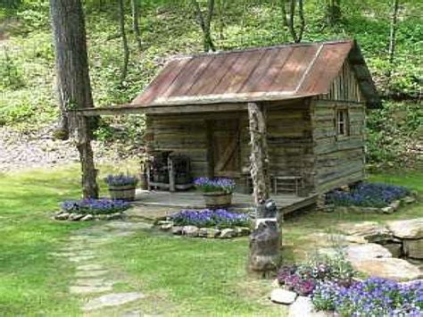 Small Rustic Hunting Cabin Plans – DECOREDO | Small log cabin, Rustic ...