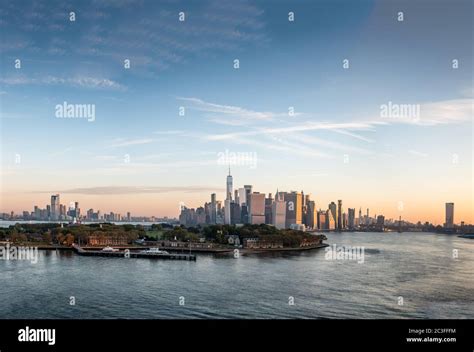 New York skyline in sunrise as seen from Brooklyn Stock Photo - Alamy