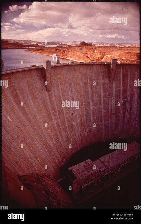 Glen canyon dam archival hi-res stock photography and images - Alamy