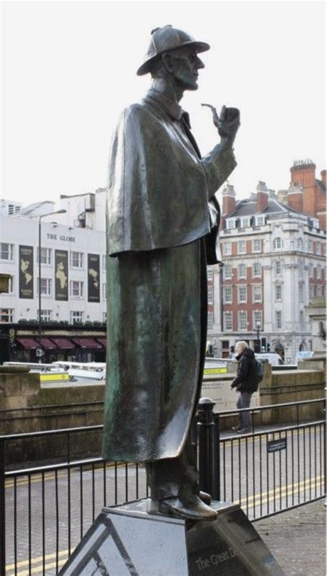 Sherlock Holmes statue at Baker Street station, London | Baker street ...