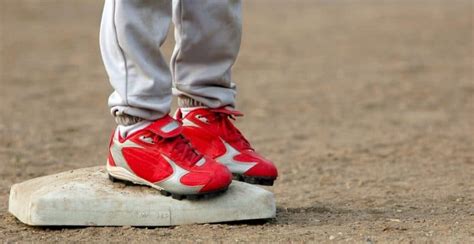 Best Baseball Cleats For Wide Feet (2022) | Youth Wide Cleats