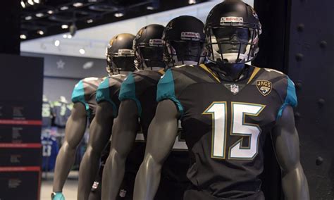 WATCH: Jags players react to new uniforms