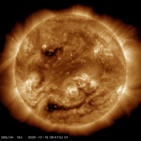 Dangerous Sunspot Just Sent a Huge Solar Flare Hurtling Towards Earth - TrendRadars