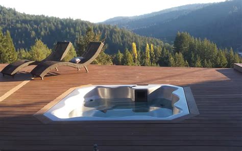 11 Best Airbnbs With Hot Tubs: Airbnb Rentals with Hot Tubs - InsideHook