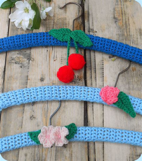 A Simple Crochet Coat hanger tutorial.. | Lazy Daisy Jones: A Simple ...