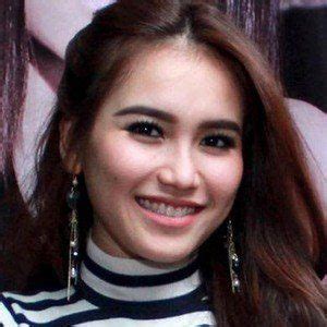 Ayu Ting Ting - Age, Family, Bio | Famous Birthdays