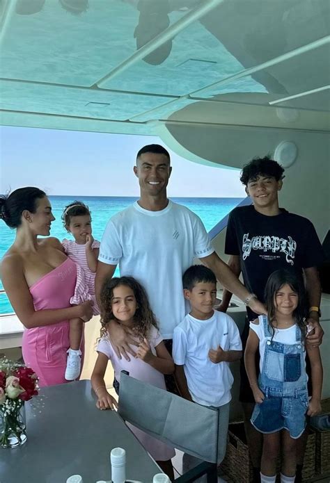 Christiano Ronaldo with his family in 2024 | Ronaldo, Christiano ...