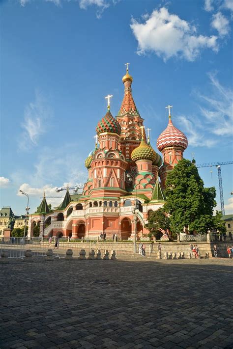 St. Basil`s Cathedral on Red Square in Moscow Editorial Photo - Image of basil, bright: 82155451