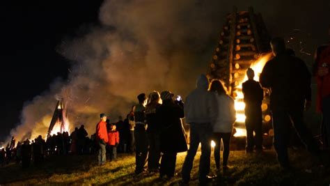 Dancing 'Cross the Country: Christmas Eve Bonfires: Lutcher/Gramercy, Louisiana