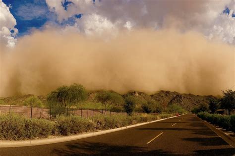 Is a dust storm dangerous? - FindersFree.com