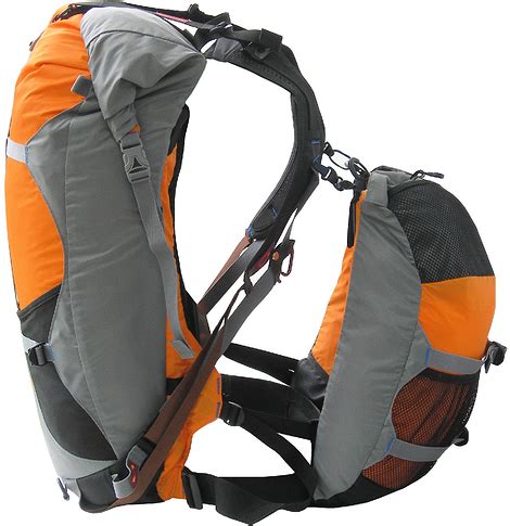 Kombinieren eines Frontpacks mit einem Rucksack beim Wandern | Complex ...