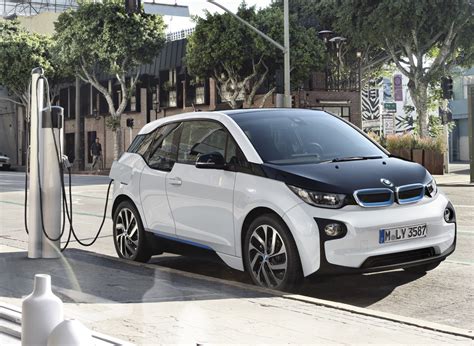 2017 BMW i3, electric-car sales, VW diesel woes, charging-station funds: The Week in Reverse