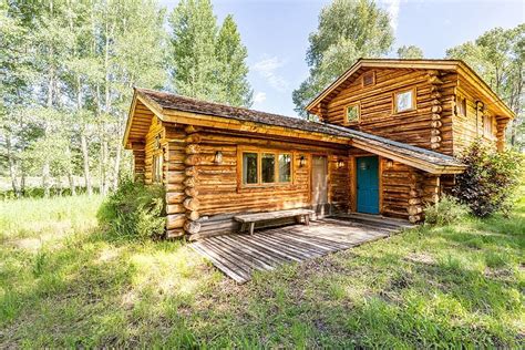 14 Pics of a Wyoming Log Cabin That Costs More Than 16 Million