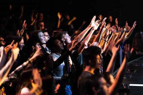 Raising Hands in Worship: Biblical Practice or Conditioned Behavior ...